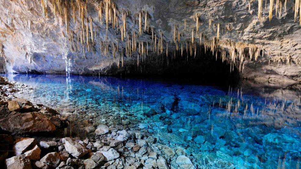 Gruta-do-lago-Azul-