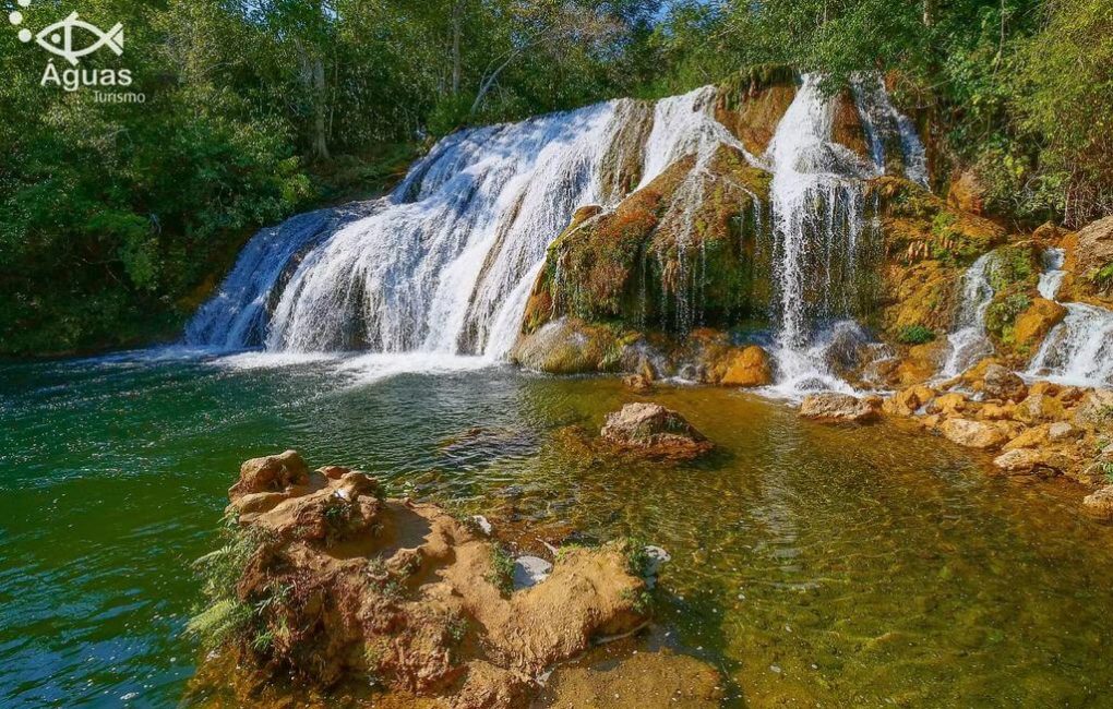 cachoeiras-serra-da-bodoquena-com-almoa-o-1-1